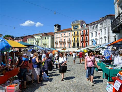 Markt auf der Piazza Grande